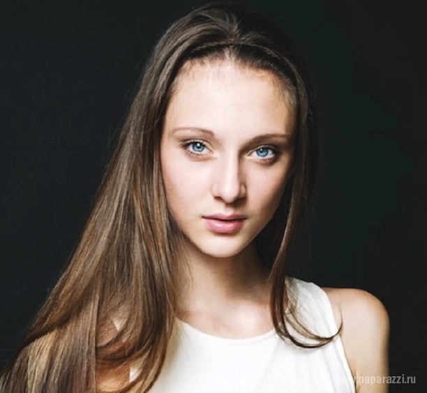 Эвелина Самсончик выходит на подиум без макияжа