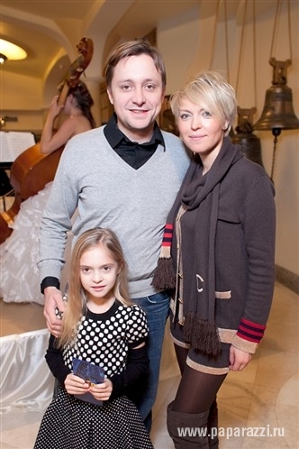 Жена Артема Михалкова подала иск о взыскании алиментов
