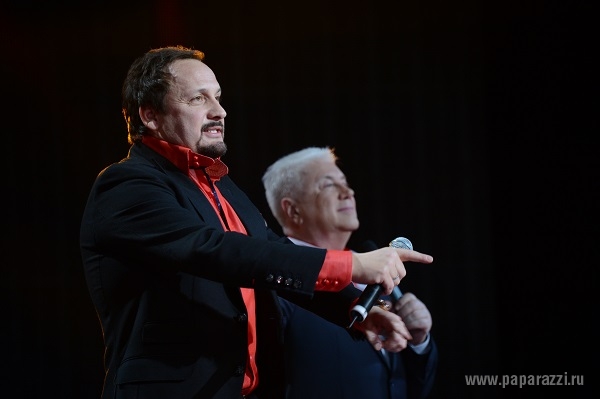 На праздновании своего юбилея Владимир Винокур сыграл на контрабасе