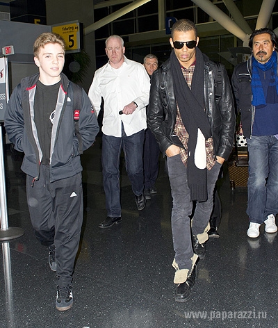 Мадонна со своим избранником засветилась в аэропорту Нью-Йорка