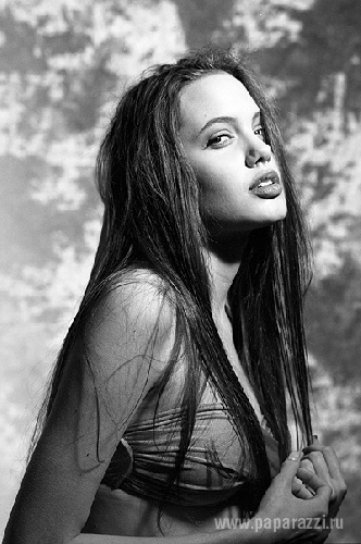 В сеть попали сенсационные фото 16-летней Анджелины Джоли 