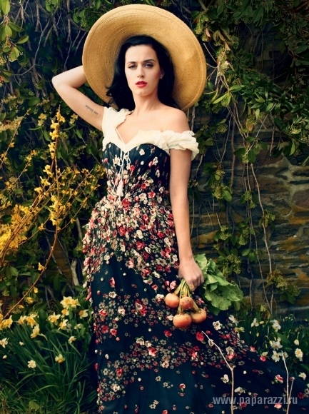 Кети Перри поселилась в деревне на страницах журнала Vogue