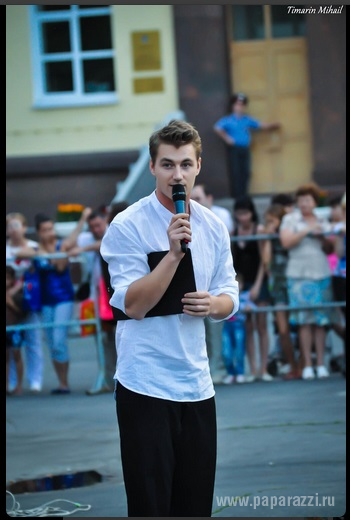 Алексей Воробьев вышел на сцену