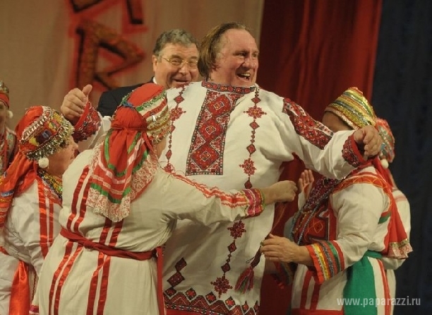 Жерара Депардье застукали в туалете с молоденькой актрисой