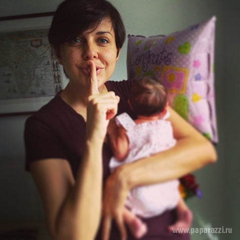 Ольга Шелест выложила фото с новорожденной дочкой
