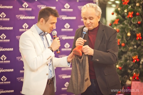 ЗВЁЗДЫ ПОМНЯТ О НОВОГОДНИХ ЧУДЕСАХ