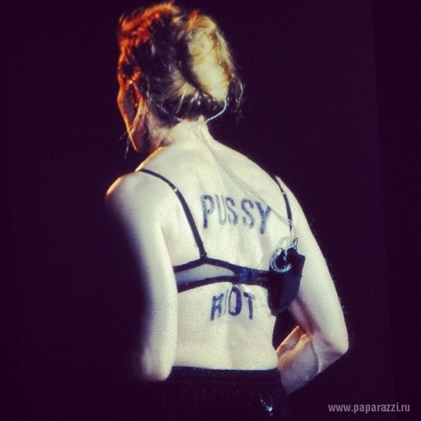 Участницы «Pussy Riot» сфотографировались на память с Мадонной