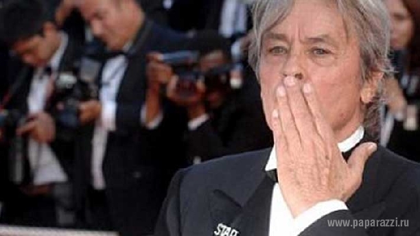 Ален Делон закрутил роман с бывшей подругой президента Франции Ален Делон закрутил роман с бывшей подругой президента Франции