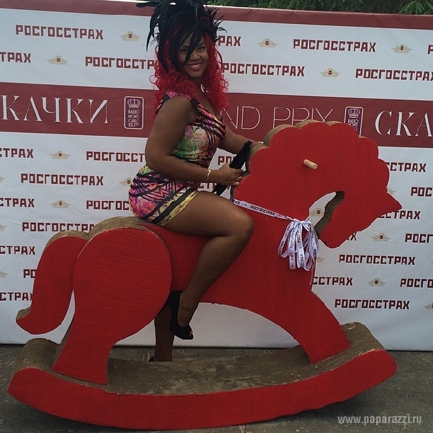 Корнелия Манго пошла по стопам Рианны