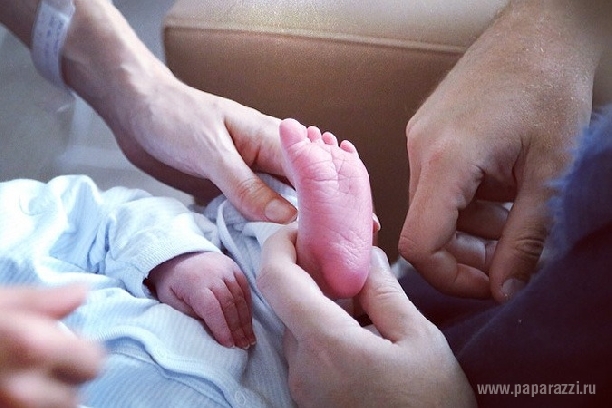 Наташа Водянова выложила обнаженный снимок с новорожденным сыночком