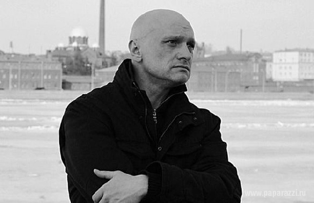 Известный актер найден мертвым в своей квартире 