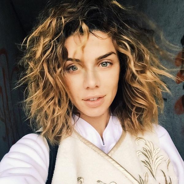 Анна Седокова показала фото без макияжа 