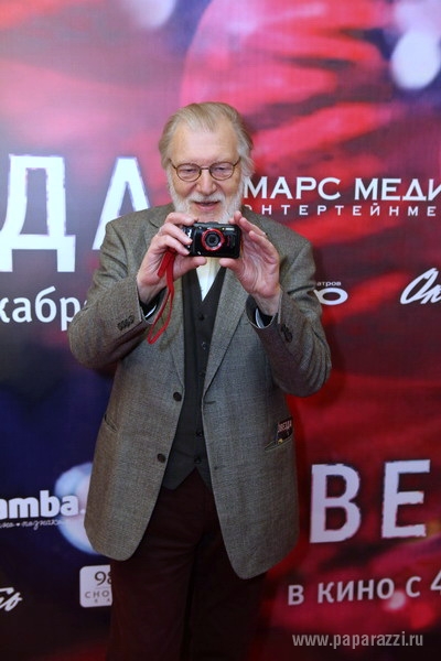 Максим Виторган пришел на премьеру с дочерью Полиной Максим Виторган пришел на премьеру с дочерью Полиной