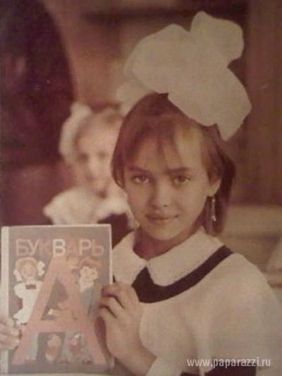 В сети опубликовала редкая новогодняя фотография юной Ирины Шейк