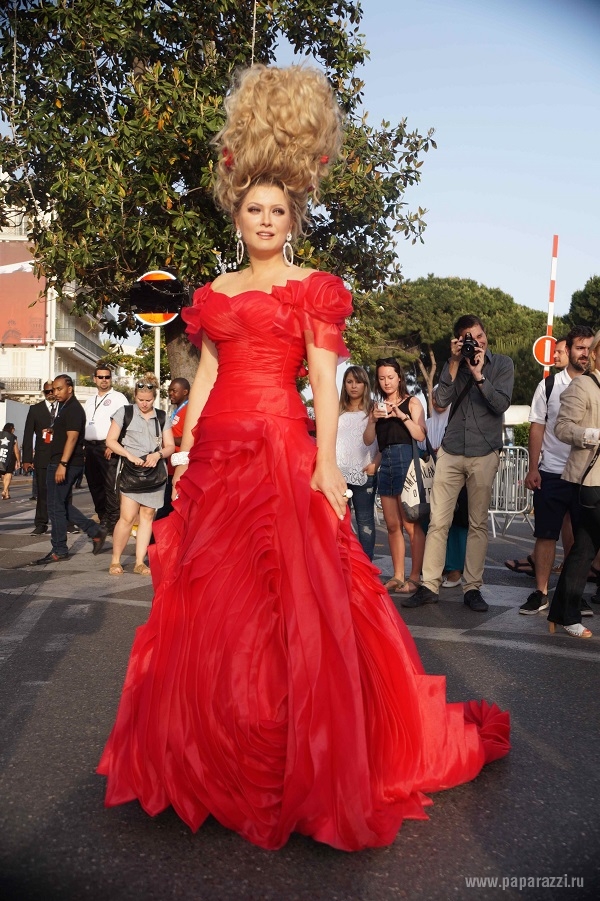 Софи Марсо, Сиена Миллер и другие звезды прошлись по «красной дорожке» Каннского кинофестиваля без Лены Лениной