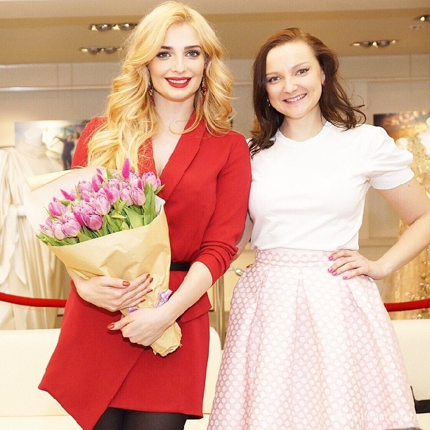 Татьяна Котова надела на премию RU TV платье с многочисленными разрезами