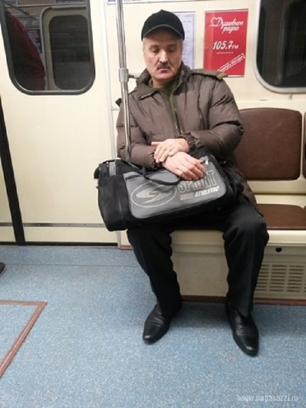 Знаменитые люди и политики катаются в метро
