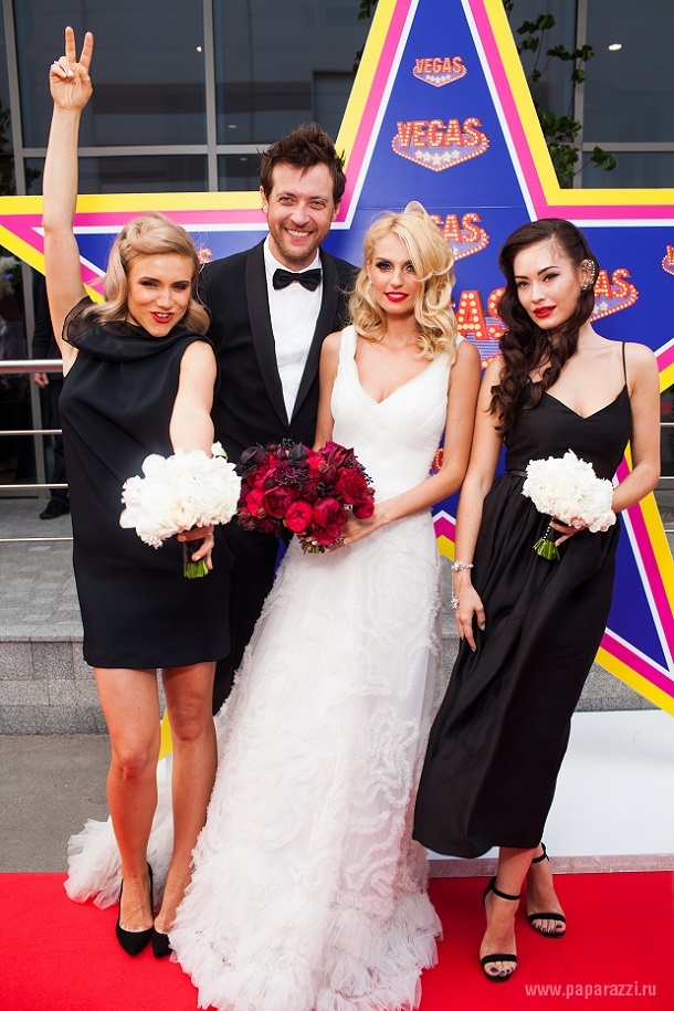 Саша Савельева и Кирилл Сафонов отпраздновали юбилей свадьбы 