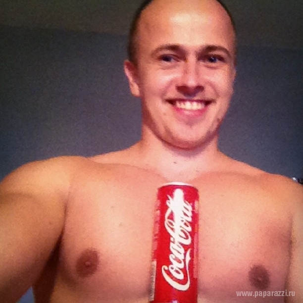 Кейт Аптон приняла участие во флешмобе "Hold a Coke with your Boobs Challenge" - подержи баночку грудью