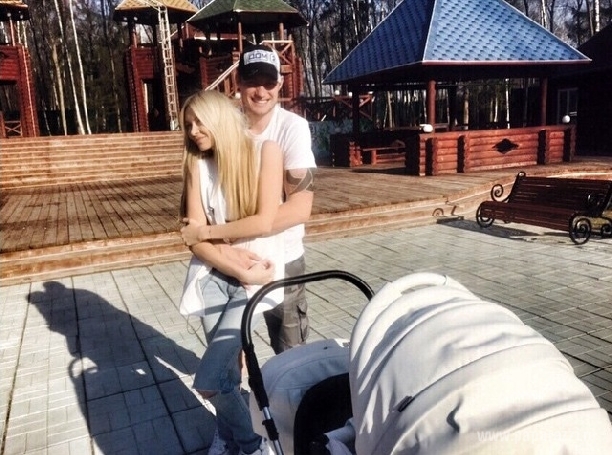 Элина Камирен и Александр Задойнов показали новую фотосессию своей дочки