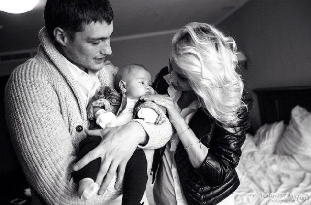 Элина Камирен и Александр Задойнов показали новую фотосессию своей дочки