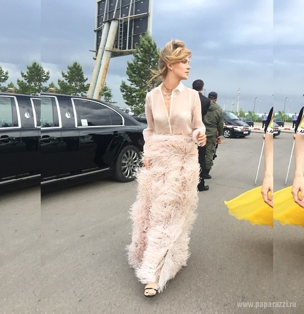 Наташа Ионова приехала на Премию Муз-тв в платье, которое придумала сама