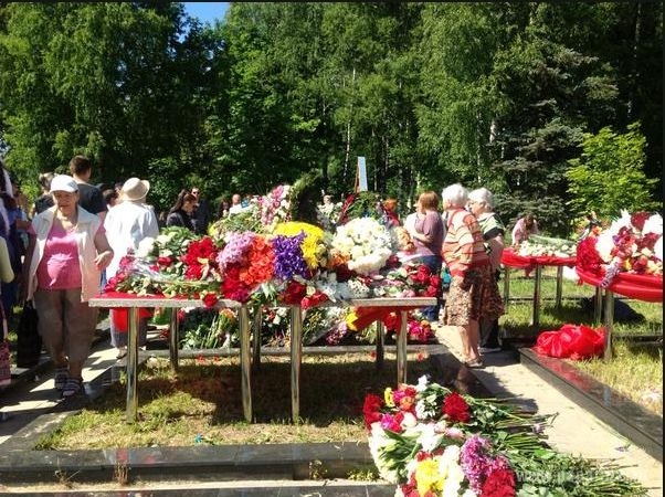 В день рождения Жанны Фриске Дмитрий Шепелев приехал на кладбище последним