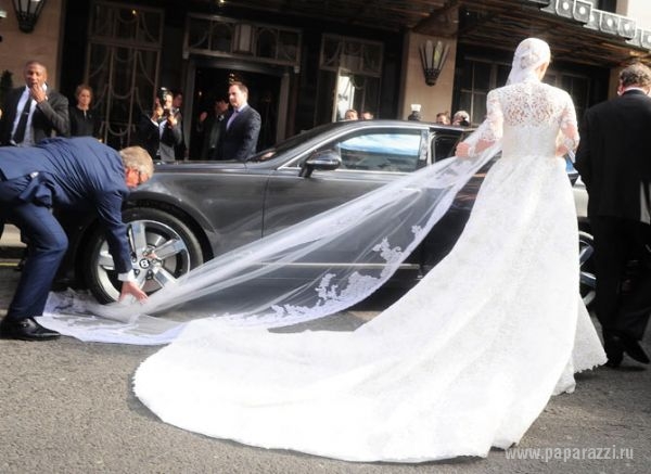 Невеста засветила трусики? Машина наехала на фату? Всё это свадьба Ники Хилтон.