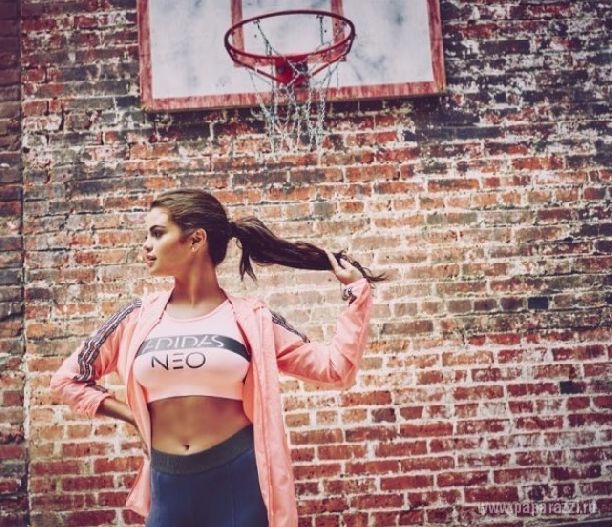Селена Гомес стала рекламным лицом компании Adidas