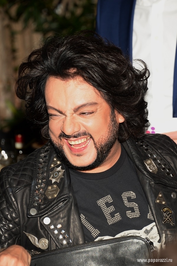 Певец Александр Айвазов обвинил Филиппа Киркорова в воровстве своих песен Певец Александр Айвазов обвинил Филиппа Киркорова в воровстве своих песен