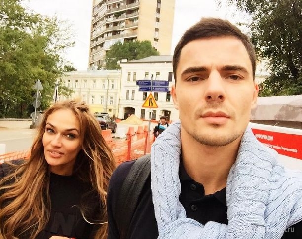 Алена Водонаева выложила неудачную фотографию с новым возлюбленным Антоном
