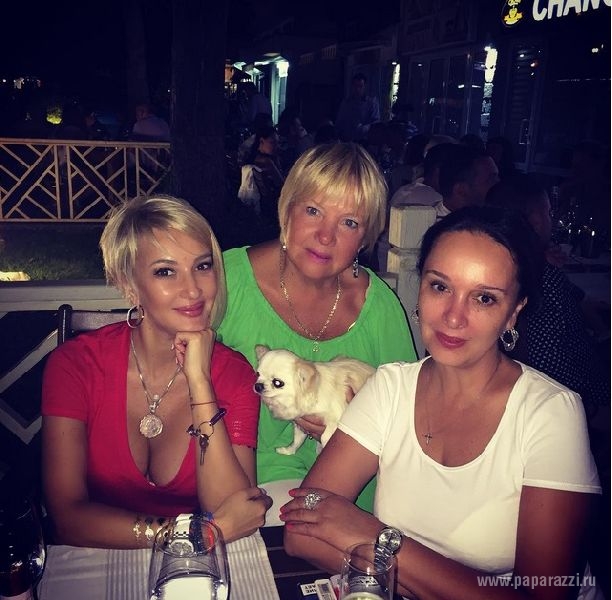 Лера Кудрявцева показала семейную фото и видео