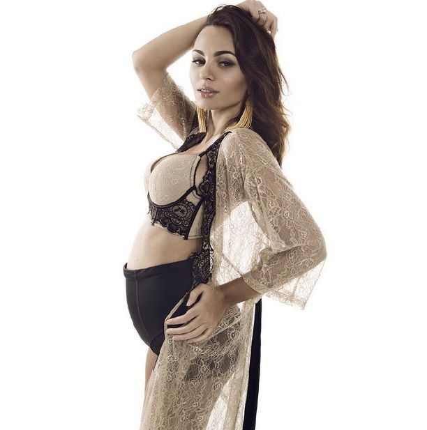 Инна Жиркова решилась на откровенную фотосессию на заключительных месяцах беременности