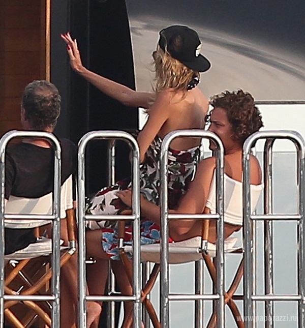 Хайди Клум развлекается со своим юным любовником на яхте