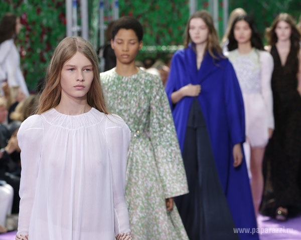 Полуобнаженная юная модель София Мечетнер спровоцировала скандал в мировой моде