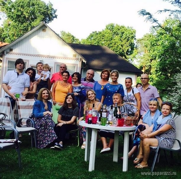 Екатерина Архарова собирает большие компании друзей в Латвии, несмотря на санкции
