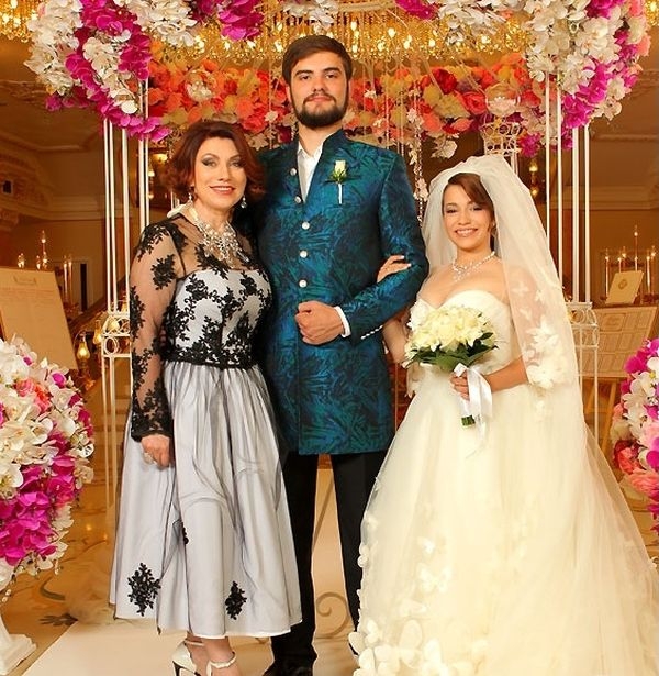 Главная сваха страны Роза Сябитова выдала замуж свою дочку