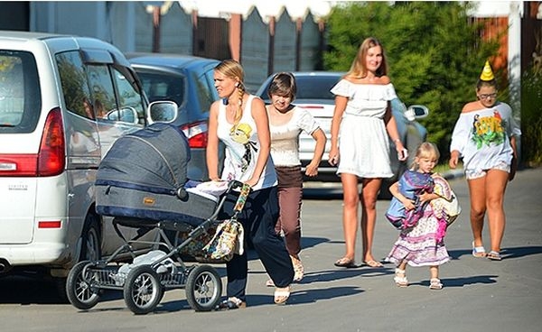 Марат Башаров отметил день рождения с самыми близкими людьми: бывшей женой и новой любовницей Марат Башаров отметил день рождения с самыми близкими людьми: бывшей женой и новой любовницей