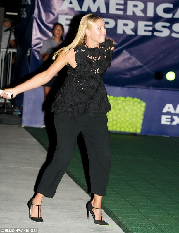 Мария Шарапова сыграла в теннис на высоченной шпильке