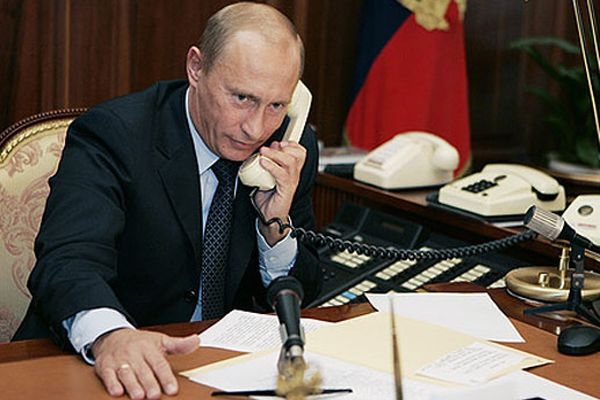 Владимир Путин позвонил Элтону Джону и поговорил с ним о нелегкой жизни представителей сексуальных меньшинств