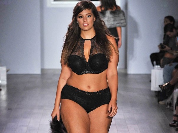 Модель Plus-size Эшли Грэм произвела фурор на Неделе моды