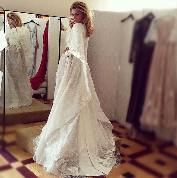 Анна Шульгина примеряла платья в свадебном салоне