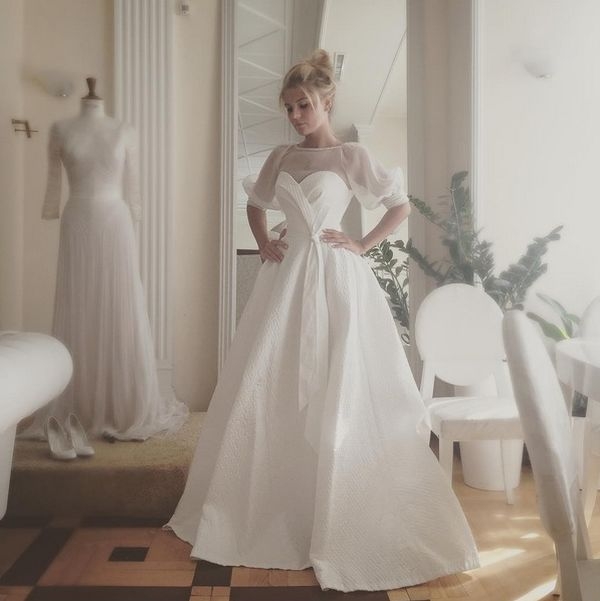 Анна Шульгина примеряла платья в свадебном салоне