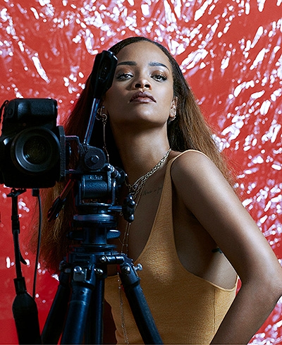 Рианна удивила поклонников фотосессией в тапочках Рианна удивила поклонников фотосессией в тапочках