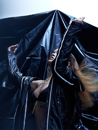 Рианна удивила поклонников фотосессией в тапочках Рианна удивила поклонников фотосессией в тапочках