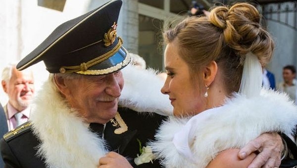Молодая жена 85-летнего Ивана Краско беременна? Молодая жена 85-летнего Ивана Краско беременна?