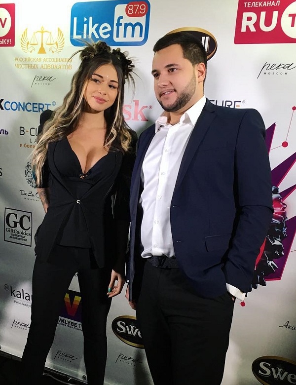 Диана Мелисон появилась в образе девочки-аниме на INSTA AWARDS 2015