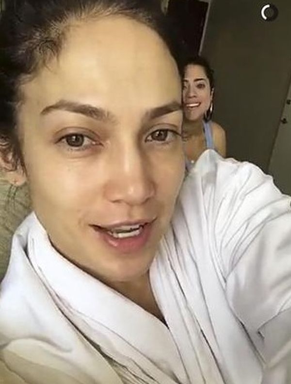 Дженнифер Лопес шокировала поклонников своим видом без макияжа Дженнифер Лопес шокировала поклонников своим видом без макияжа