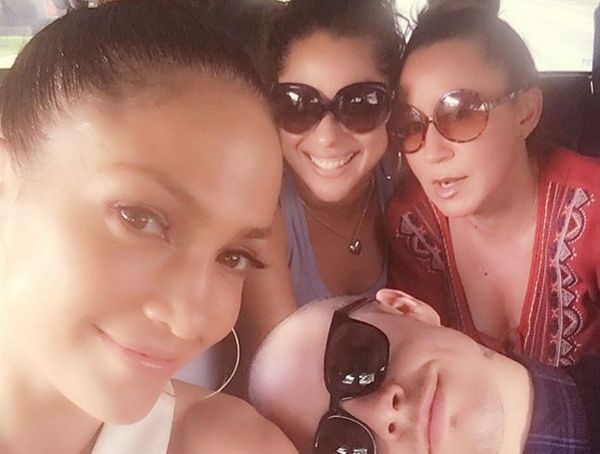 Дженнифер Лопес шокировала поклонников своим видом без макияжа Дженнифер Лопес шокировала поклонников своим видом без макияжа