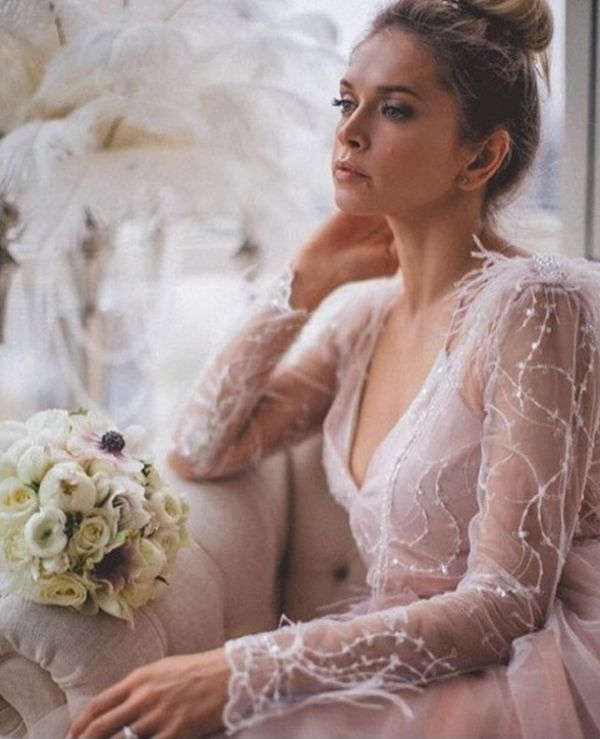 Вера Брежнева опубликовала в cети уникальный свадебный снимок